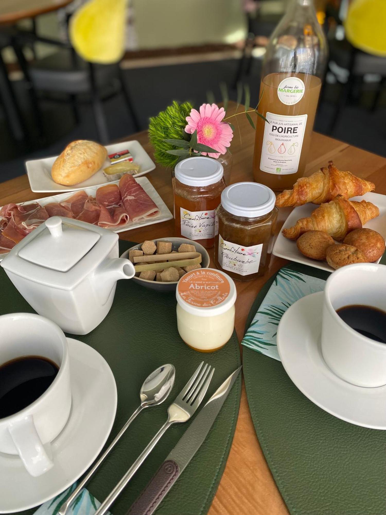 Le Carre D'Alethius Logis Hotel Restaurant Charmes-sur-Rhone Ngoại thất bức ảnh