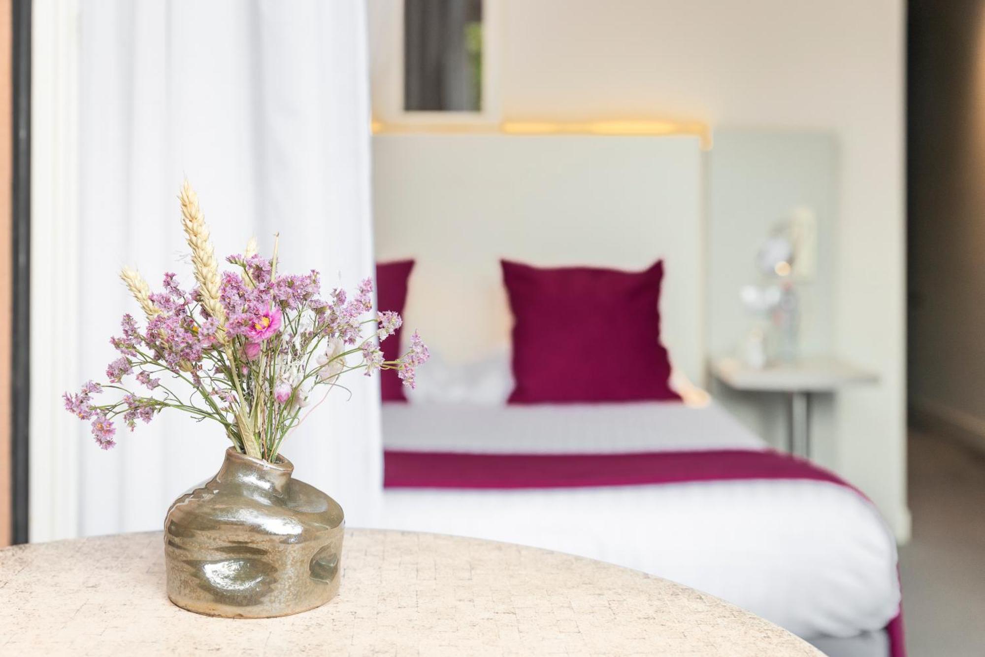 Le Carre D'Alethius Logis Hotel Restaurant Charmes-sur-Rhone Ngoại thất bức ảnh