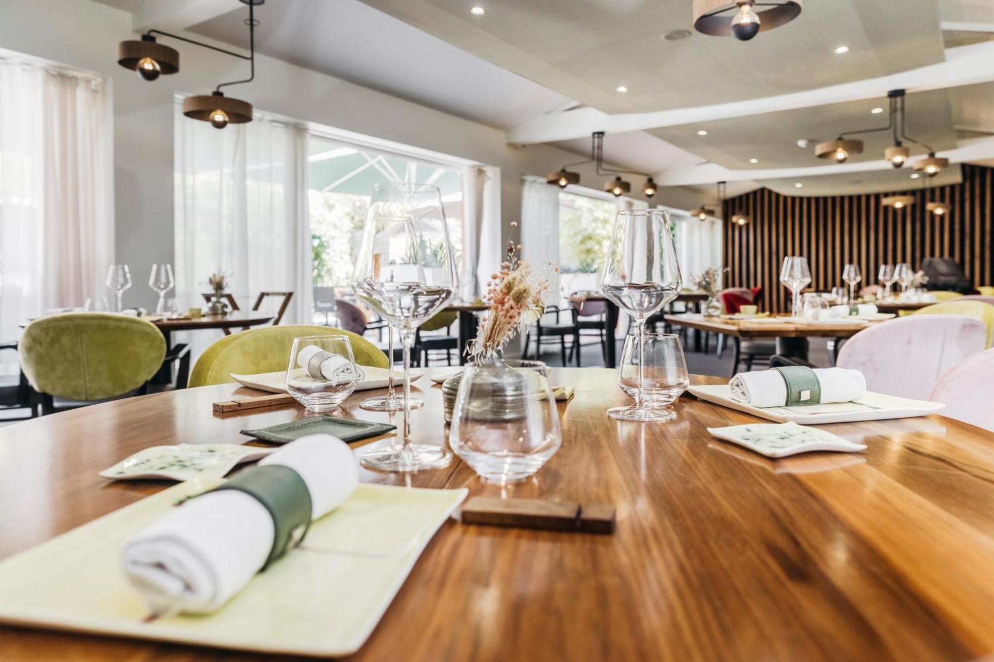 Le Carre D'Alethius Logis Hotel Restaurant Charmes-sur-Rhone Ngoại thất bức ảnh