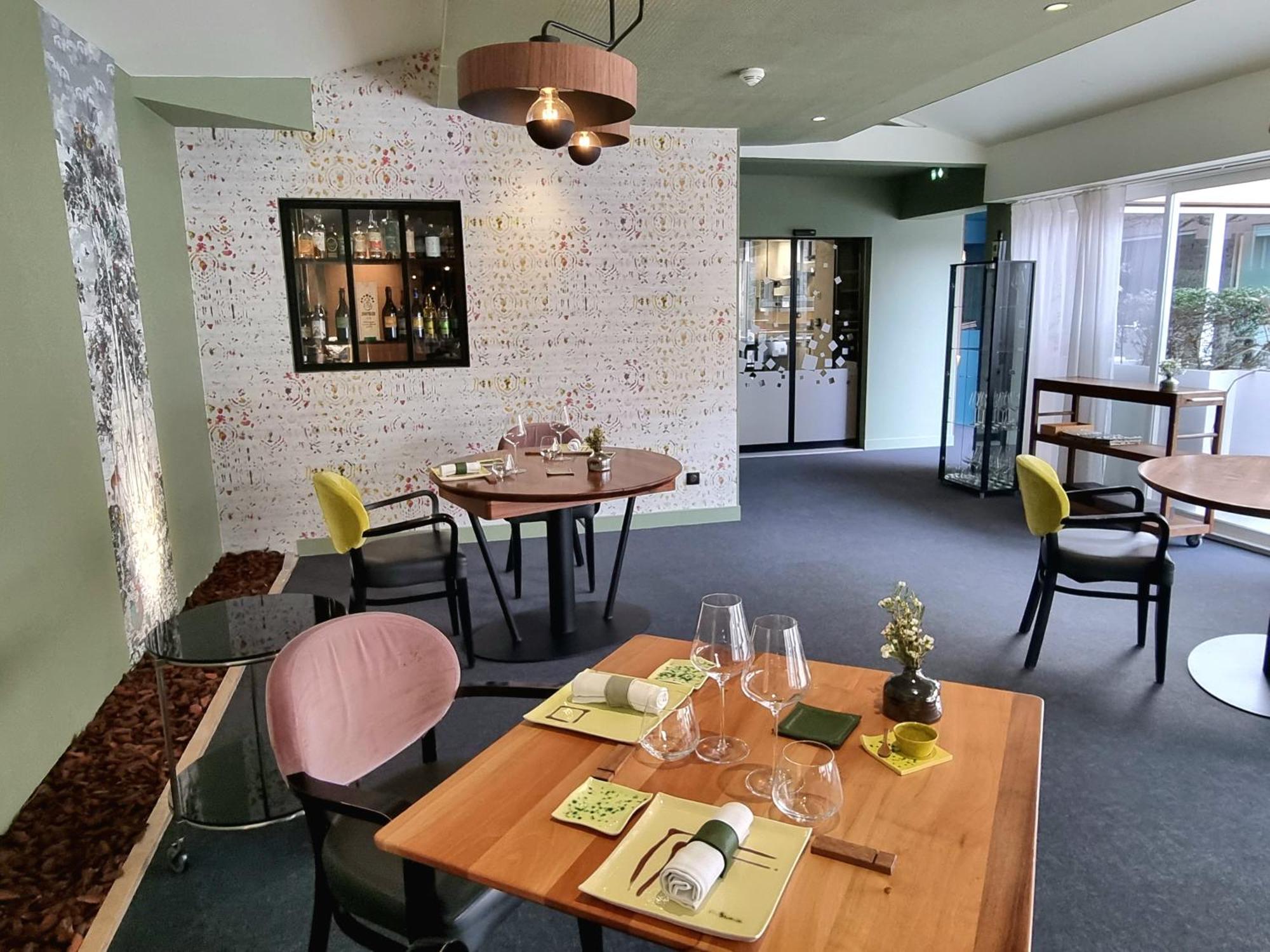 Le Carre D'Alethius Logis Hotel Restaurant Charmes-sur-Rhone Ngoại thất bức ảnh