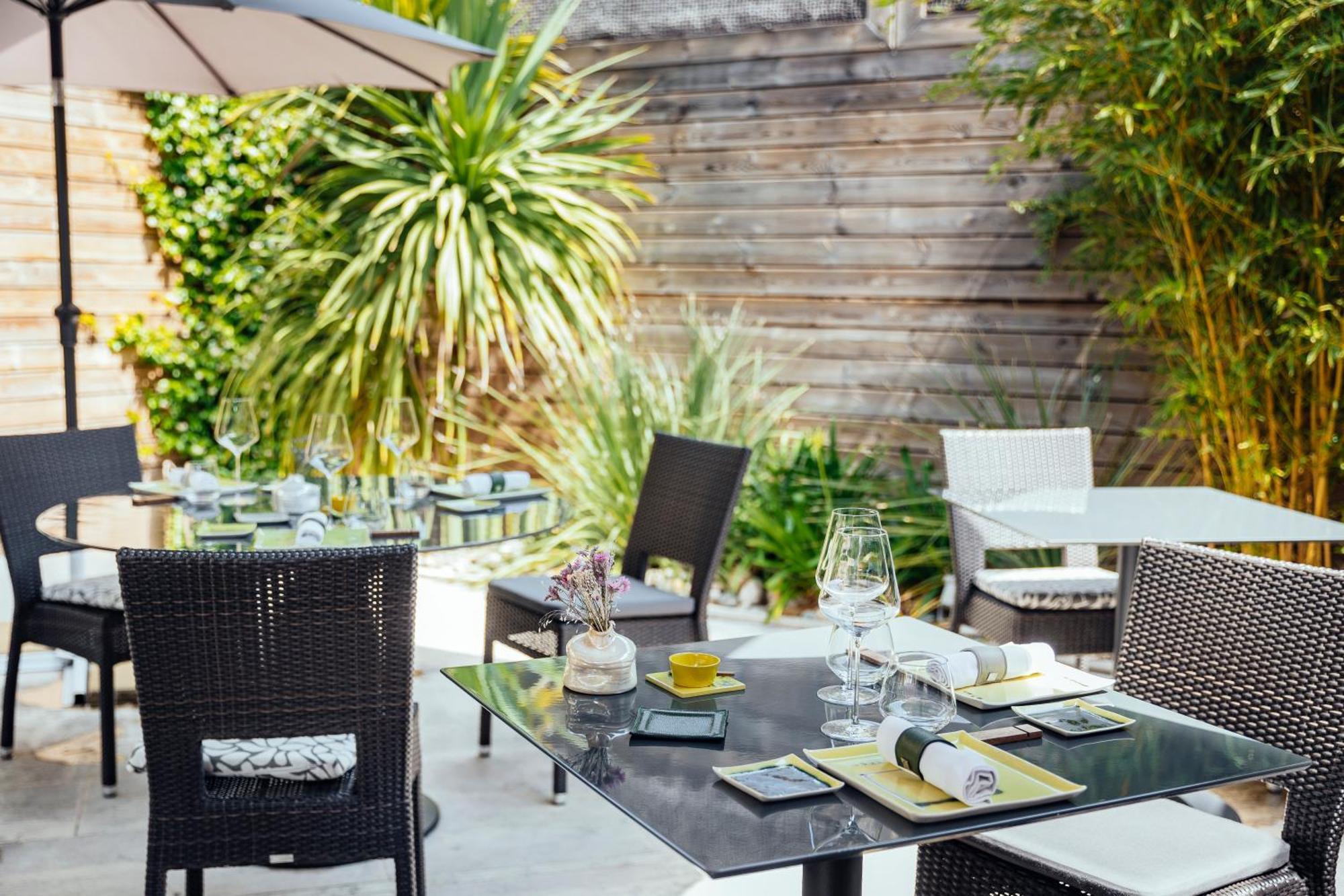 Le Carre D'Alethius Logis Hotel Restaurant Charmes-sur-Rhone Ngoại thất bức ảnh
