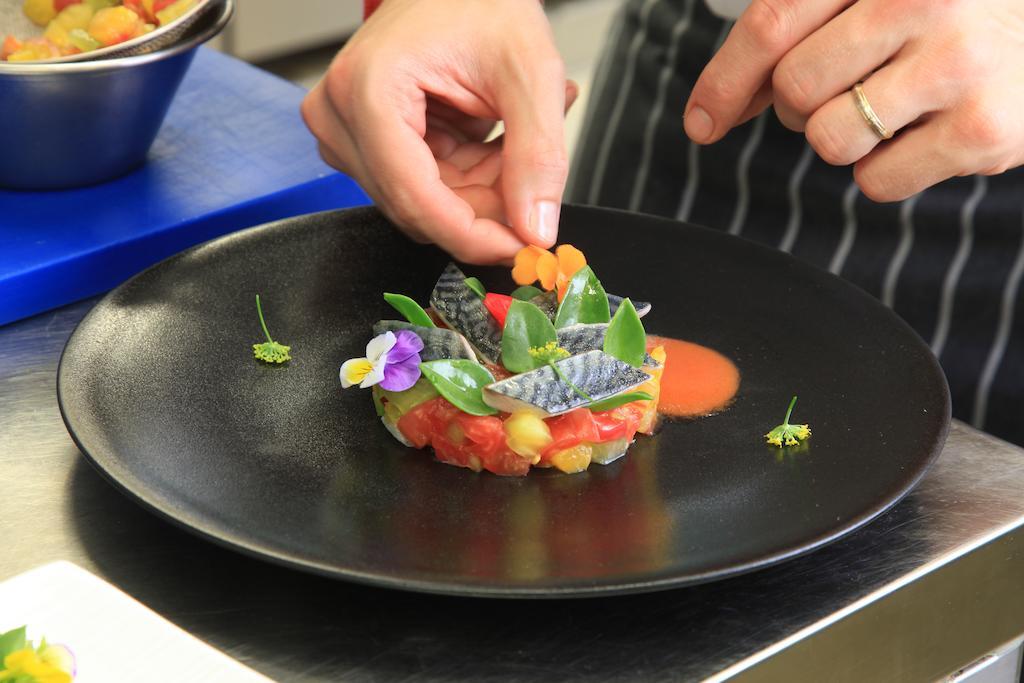 Le Carre D'Alethius Logis Hotel Restaurant Charmes-sur-Rhone Ngoại thất bức ảnh